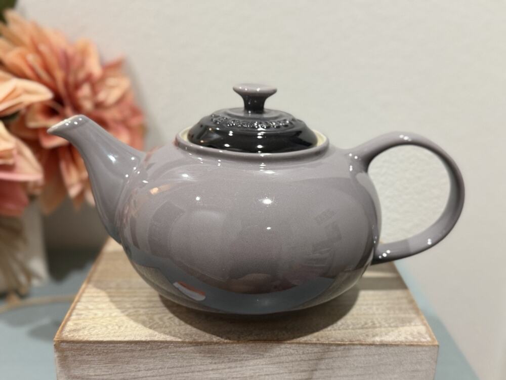 RARE Le Creuset 1.3L Traditional Teapot Coffee Pot Flint Gray 1.4qt - NEW IN BOX